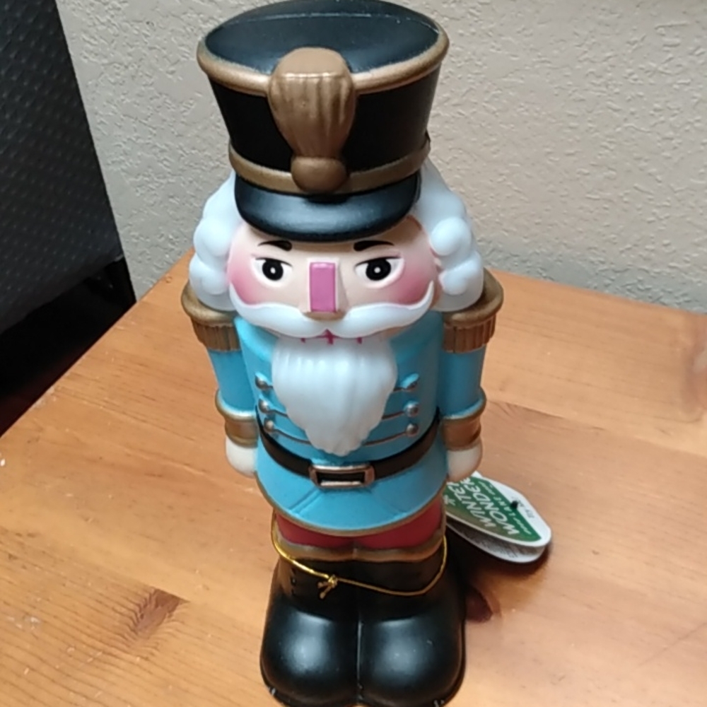 Brand New Light Up Christmas Nutcracker With Tags!